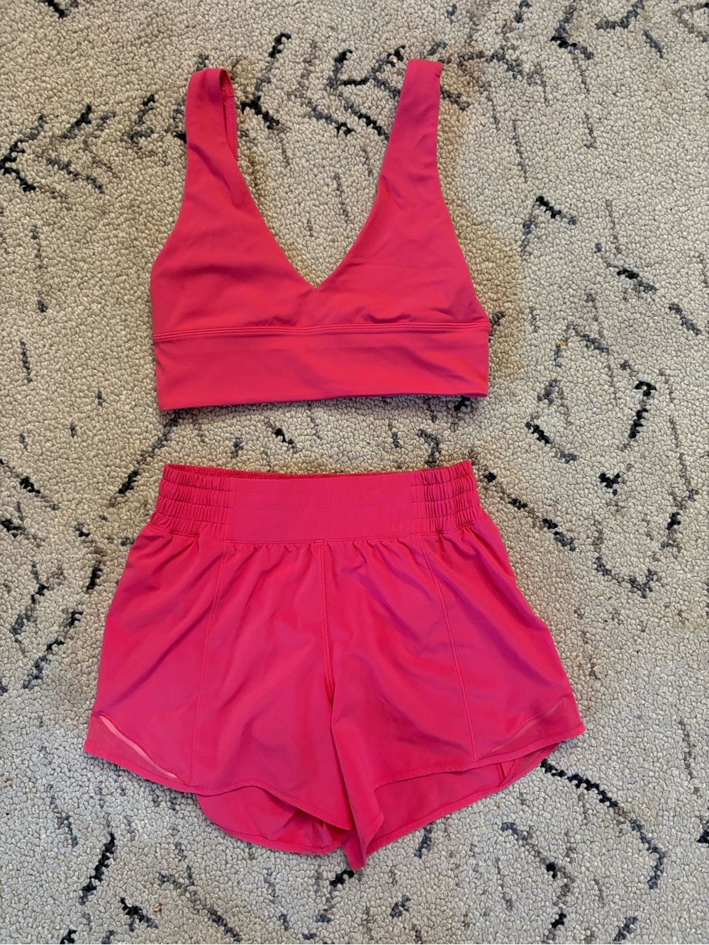 Lululemon set bra 6/ shorts 4